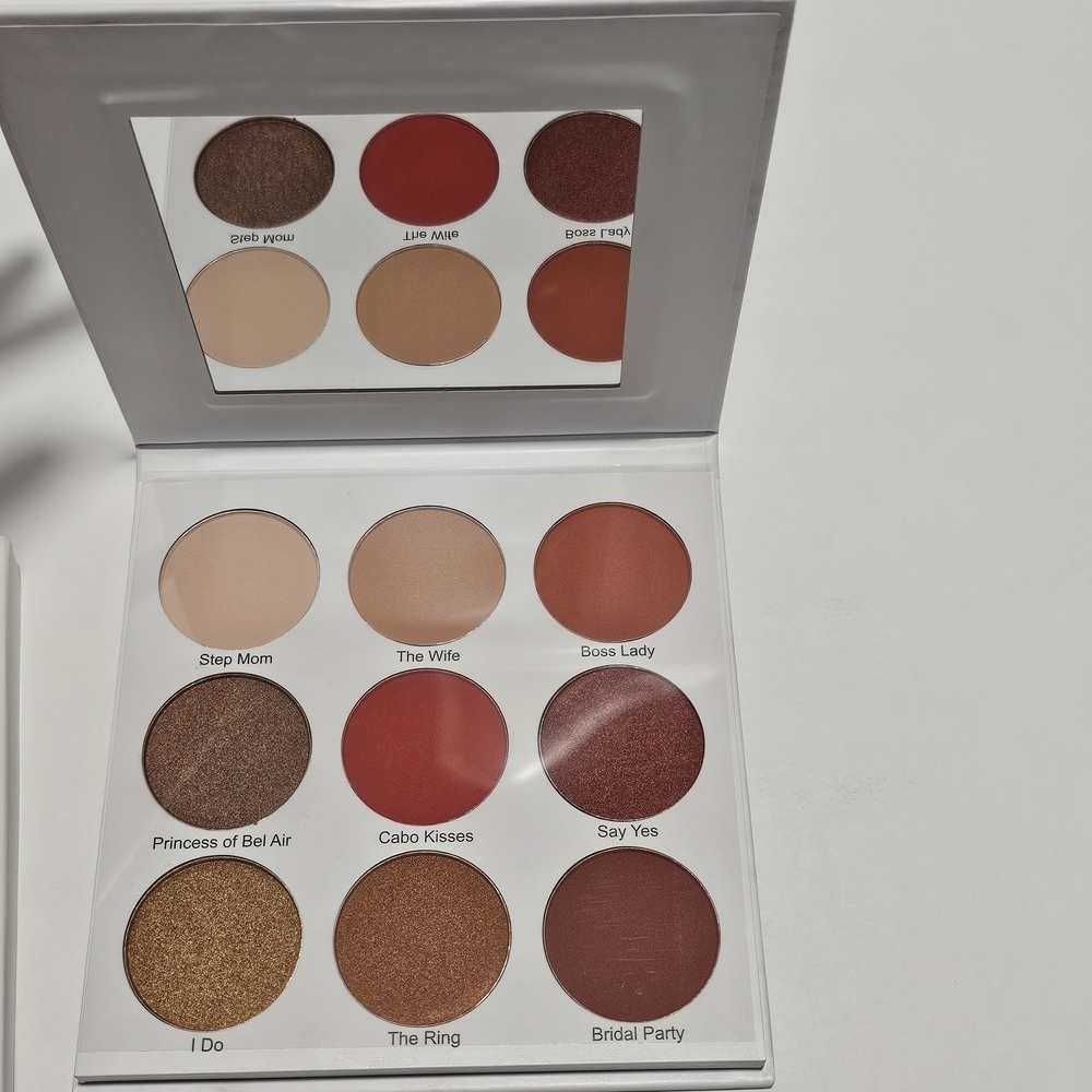 NEW Give them LaLa Beauty: The Grown Woman Eyeshadow Palette - Picture 2 of 6